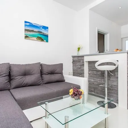 Appartement Tolle In Mit Eigenem Balkon By Interhome Baška